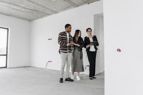 Какие документы проверить до начала осмотра коттеджа?