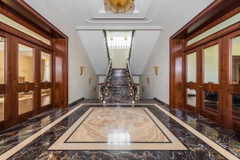 Почему мраморные полы в квартире на Остоженке теряют блеск быстрее, чем в