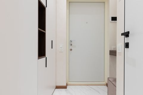 Почему штатная дверь в White Box не устраивает владельцев